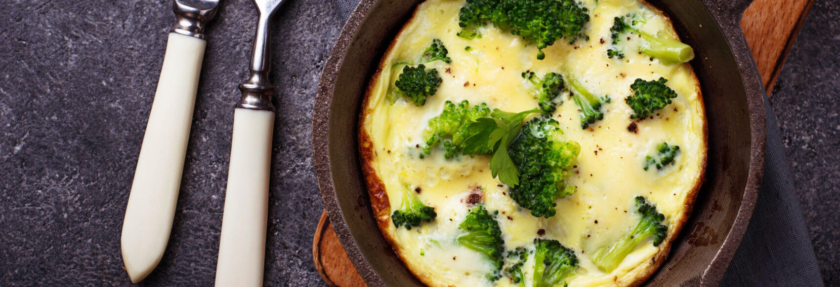 Couscous met rode biet & omelet met broccoli