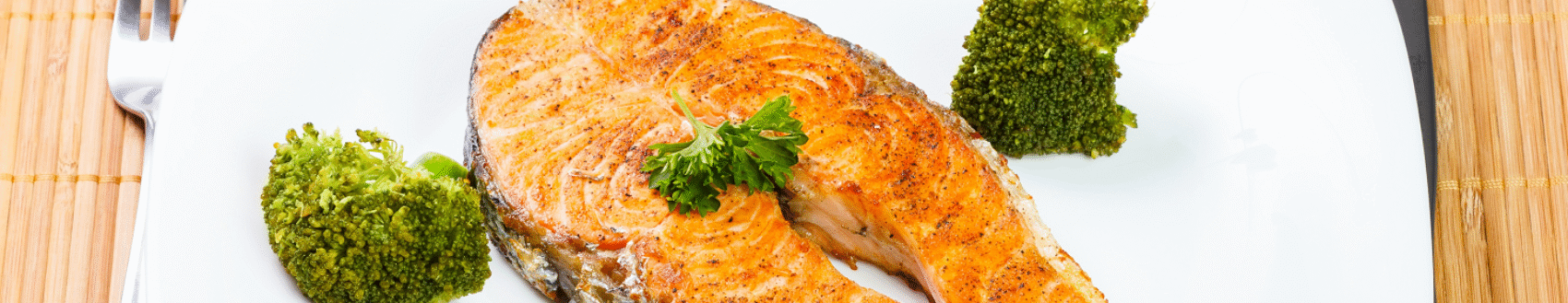 Zalm met broccoli en tomaatjes