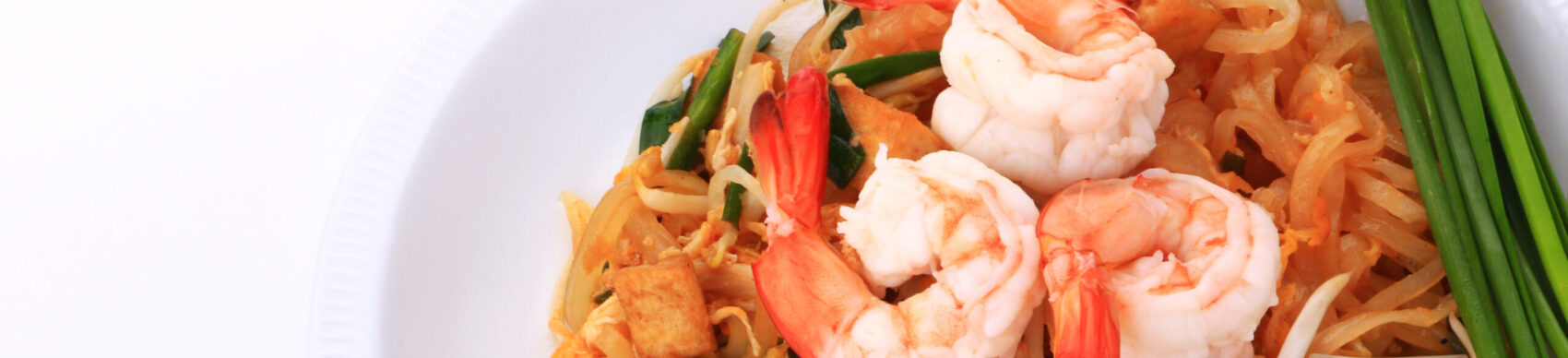 Sobanoedels met scampi’s, mango en paddenstoelen