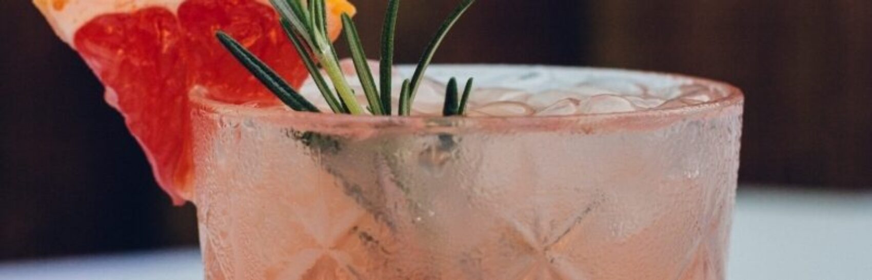 Mocktail pompelmoes en rozemarijn
